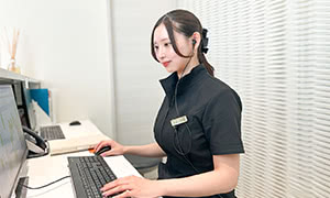 10時始業